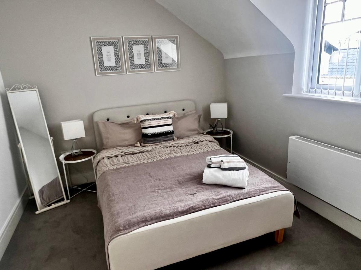Lakeside Lux Bedroom With Parking, M4 Jct 11, Next To Train Station Reading Exterior foto