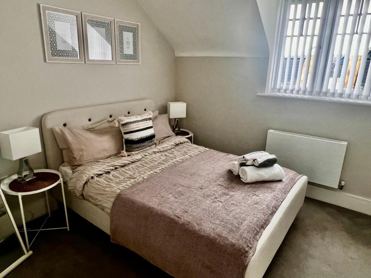 Lakeside Lux Bedroom With Parking, M4 Jct 11, Next To Train Station Reading Exterior foto