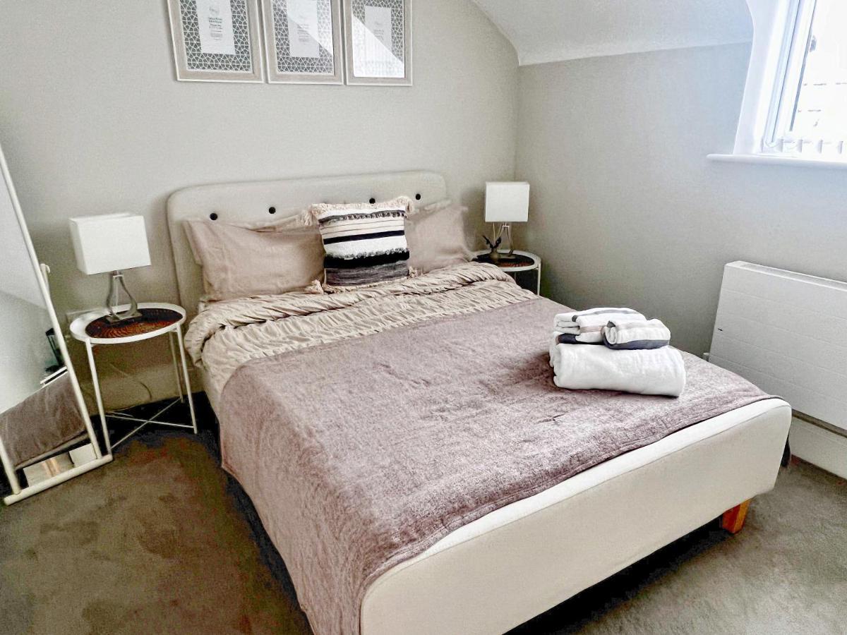 Lakeside Lux Bedroom With Parking, M4 Jct 11, Next To Train Station Reading Exterior foto